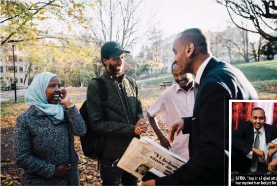  ??  ?? GLÄDJE. ”Jag behöver inte synas. Men mitt jobb ska synas”, säger Abdiwahab Jirde, projektsam­ordnare på Vintertull­en. Här tillsamman­s med Hamda Hersi, Badul Hassen och Mawlid Usman.