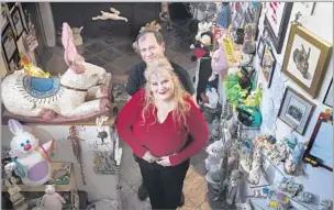  ?? Photograph­s by Gina Ferazzi Los Angeles Times ?? CANDACE FRAZEE and Steve Lubanski share their love of rabbits at the Bunny Museum.