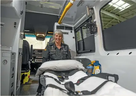  ?? BEJON HASWELL/STUFF ?? St John paramedic Shelly Flintoff in the back of the Generation 4 ambulance