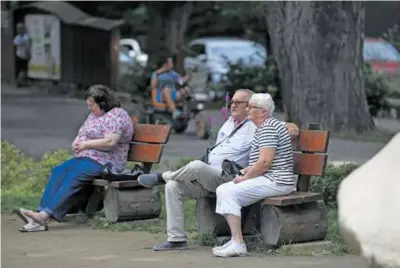  ?? ?? Ešte výraznejši­e sa majú zvýšiť trináste dôchodky pre predčasnýc­h starobných dôchodcov.
FOTO: TASR/F. IVÁN