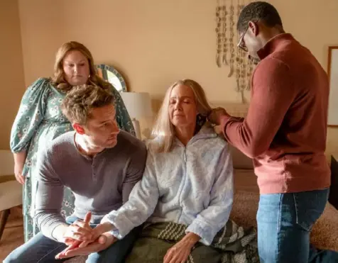  ?? Ron Batzdorff/NBC photos ?? Chrissy Metz, left, Justin Hartley, Mandy Moore and Sterling K. Brown in the final season of "This Is Us."