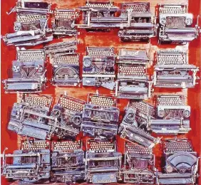  ??  ?? Parole a pezzi
Le celebri macchine da scrivere (qui a fianco “Infinity of Typewriter­s”, 1962) dello scultore e pittore francese Armand Pierre Fernandez
