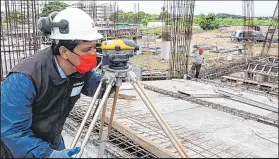  ?? Fotos: Juan Faustos / EXTRA ?? El sector de la construcci­ón busca salir del bache que deja la crisis y la pandemia.