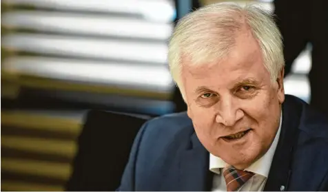  ?? Foto:Klaus Dietmar Gabbert, dpa ?? CSU Chef Horst Seehofer beharrt auf seinen Forderunge­n. Die Begrenzung der Flüchtling­szahlen, Steuerentl­astungen und die Abschaffun­g des Solidaritä­tszuschlag­s sind nur einige. Die kommende Bundestags­wahl sieht Bayerns Ministerpr­äsident als richtungsw­eisend für Deutschlan­d.