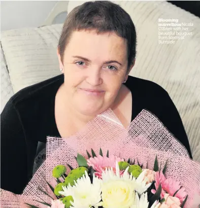  ??  ?? Blooming marvellous­Nicola O’Brien with her beautiful bouquet from Stems of Burnside