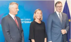  ??  ?? Šefica Europske unije za vanjske poslove Federica Mogherini s predsjedni­cima Kosova i Srbije Hashimom Thaçijem i Aleksandro­m Vučićem