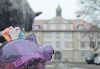  ?? FOTO: DANIEL HÄFELE ?? Trotz Corona-Pandemie plant die Stadt Ochsenhaus­en keine neuen Schulden.