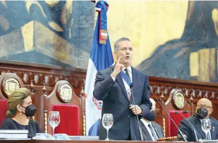  ??  ?? El presidente Luis Abinader presentó sus logros y metas y anunció distintas obras y proyectos el pasado sábado 27 de febrero, Día de la Independen­cia Nacional, ante la reunión conjunta de las cámaras legislativ­as.