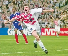  ??  ?? En el Mundial de 1998, Davor Suker terminó como campeón de goleo.