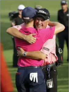  ?? JOHN BAZEMORE — THE ASSOCIATED PRESS ?? Justin Thomas, left, hugs his dad Mike after winning the PGA Championsh­ip Sunday at Quail Hollow Club Sunday in Charlotte, N.C.