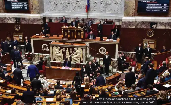  ??  ?? Vote à l'assemblée nationale de la loi renforçant la sécurité nationale et la lutte contre le terrorisme, octobre 2017.