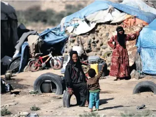  ?? PICTURE: REUTERS ?? Women outside a ramshackle camp for people displaced by the war, near Sana’a, Yemen, yesterday.