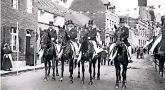  ?? FOTO: KREISARCHI­V ?? Reiter des Reitervere­ins um 1900.