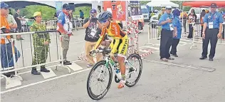  ??  ?? Sarawak’s Nur Syafika takes off from the starting line for the individual time trial at the Matang FAC Highway yesterday.