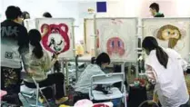  ?? AFP ?? Participan­ts using craft guns to make mats and rugs at a tufting workshop in Beijing. –