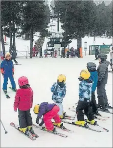  ?? FOTO: LA MOLINA ?? El uso del casco, más que aconsejabl­e en el caso de los niños