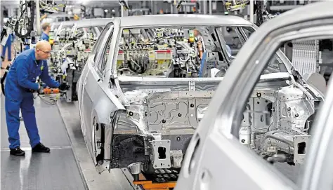  ?? DPA-BILD: SCHMIDT ?? Ein geplantes VW-Mehrmarken­werk in Osteuropa hat den Betriebsra­t des Autogigant­en auf den Plan gerufen.
