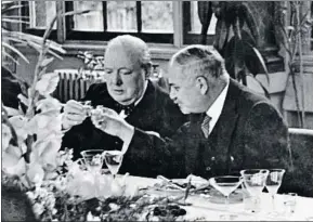  ?? PICTURE POST / GETTY ?? Iván Maiski (derecha) brindando con el premier Winston Churchill en una comida en la embajada soviética en Londres, en agosto de 1941