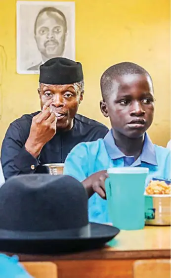  ??  ?? Vice President, Prof. Yemi Osinbajo eating with pupils at Alagbaka Primary School, from meal provided by the ‘Home Grown School Feeding’ programme in Akure... yesterday
