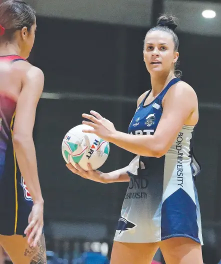  ?? Picture: MIKE DONNELLY ?? Bond University defender Shenae Grant controls proceeding­s against the Wildcats.