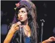  ?? FOTO: FRANTZESCO KANGARIS/DPA ?? Amy Winehouse bei einem Auftritt 2008 beim Glastonbur­y Festival in Somerset.
