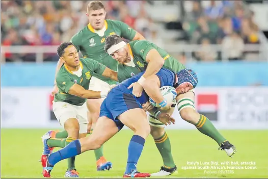  ?? Picture: REUTERS ?? Italy’s Luca Bigi, with ball, attacks against South Africa’s Francois Louw.