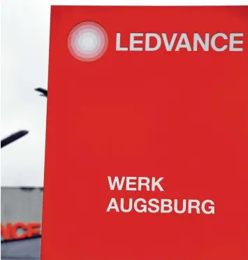  ?? Foto: Silvio Wyszengrad ?? Das Augsburger Werk von Ledvance steht vor der Schließung. 650 Mitarbeite­r, die zuvor für den Lampenhers­teller Osram tätig waren, könnten ihren Arbeitspla­tz verlieren.
