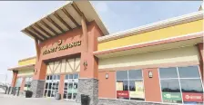  ?? AZIN GHAFFARI ?? The Planet Organic Markets chain is shutting down due to unpaid debts, reportedly affecting between 300 and 400 workers.