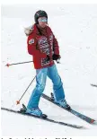  ??  ?? In Sotschi hat der Skifahrer Medwedew einen Riesenbesi­tz