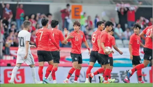  ??  ?? TABLAS. Kang-In lució el número 13 ante Georgia y debutó ayer con la selección absoluta de Corea del Sur.