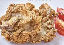  ??  ?? Forty kilograms of chicharon bulaklak were served during the VIP Night.