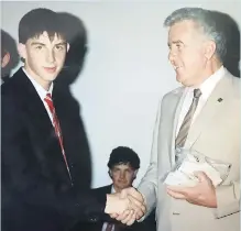  ?? ?? John meets with Prime Minister of Australia, Bob Hawke in 1987.