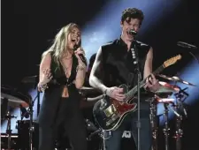  ??  ?? DYNAMIC DUO: Miley Cyrus and Shawn Mendes belt out ‘In My Blood.’