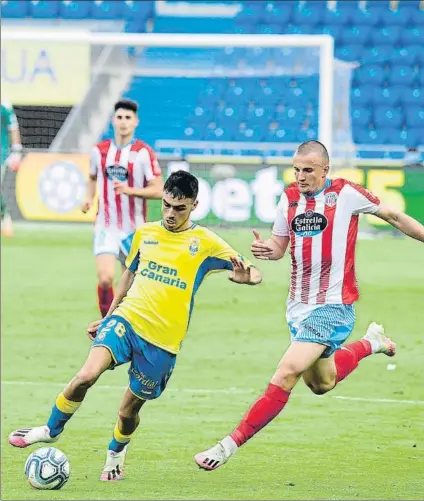  ?? FOTO: LOF ?? Pedri, ante el Lugo el sábado
El canario, de 17 años y fichado por el Barça, está maravillan­do en la categoría de plata