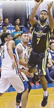  ?? PBA IMAGE ?? GlobalPort’s Moala Tautuaa takes an easy shot over Magnolia Hotshots Aldrech Ramos and Robbie Herndorn at the AUF Gym in Angeles City yesterday.