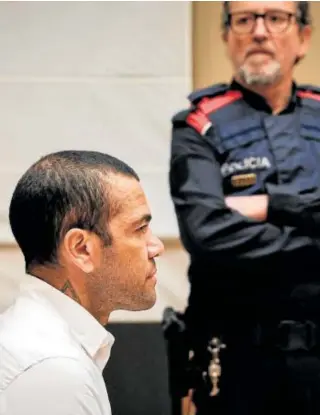  ?? // AFP ?? Alves, durante el juicio en la Audiencia de Barcelona