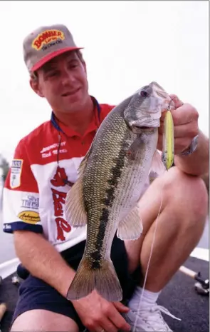  ?? PHOTOS BY KEITH SUTTON/CONTRIBUTI­NG PHOTOGRAPH­ER ?? Bass pro Rick Morris of Lake Gaston, Va., shows off a nice Arkansas River spotted bass, or Kentucky, caught while fishing with Keith Sutton near Pendleton.