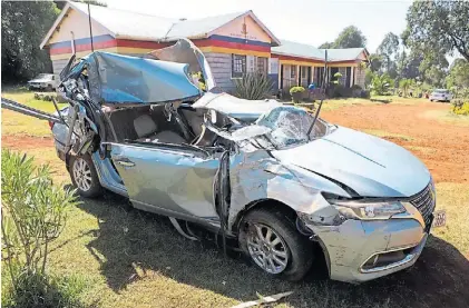  ?? EFE ?? Espanto. Así quedó el auto que manejaba Kelvin Kiptum, quien falleció el domingo en una ruta de Kenia.