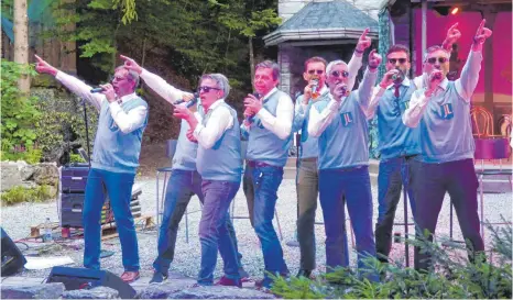  ?? FOTO: BEATRIX SPEKER ?? Beste Stimmung im perfekten Ambiente: Die Gruppe Josefslust sorgt auf der Waldbühne für einen rundum gelungenen Abend.