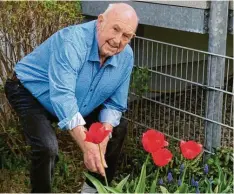  ?? Foto: Andrea Bauman ?? Für Gartenarbe­it kann sich Altstadtra­t Dieter Benkard auch mit 80 Jahren noch begeistern.