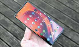  ?? Photograph: Samuel Gibbs/The Guardian ?? The OnePlus 8 offers a top 5G experience for less, with a slick performanc­e all round.