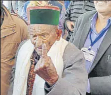  ?? HT PHOTO ?? India’s first voter Shyam Saran Negi showing his inked finger after casting his vote at Kalpa in Kinnaur district on Sunday