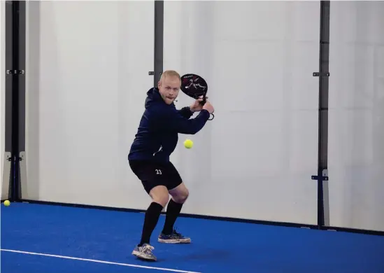  ?? Bild: Johanna Josephsson ?? Niclas Nyqvist och Adam Herou Löf samlade energi genom att spela padel.