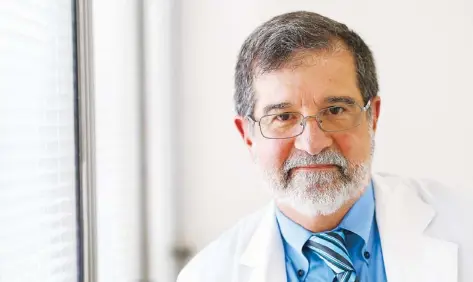  ??  ?? FERNANDO Cabanillas favorece la implementa­ción de un verdadero seguro de salud universal.