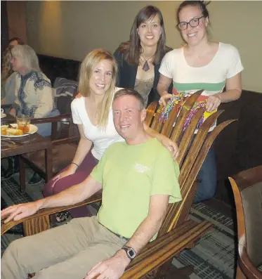  ?? NICK LEES ?? Bill Van der Meer tries out his new Adirondack chair, made from skis, with his daughters, from left, Heidi, Kirsten and Sierra.