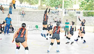  ?? ?? En el voleibol femenino, renace en los Juegos Intercoleg­iados, en los que ha tenido una buena actuación en el zonal./cortesía Indenorte