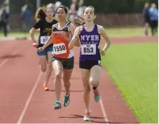  ?? BOB TYMCZYSZYN TORSTAR ?? A.N. Myer’s Kristina Etezadi, right, and Stamford Collegiate’s Jade Boisvert finished 1-2 in the senior girls 1,500 final at the Southern Ontario Secondary Schools Associatio­n track and field championsh­ip in Welland.