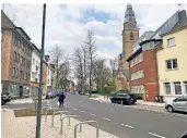  ?? FOTO: -NAU ?? Die Dreikönige­nstraße wird – mit einigen Nachbarstr­aßen – zur Tempo-30-Zone. Die baulichen Voraussetz­ungen dazu waren 2020 nach der Kanalsanie­rung geschaffen worden.