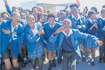  ?? LEON LESTRADE | Independen­t Newspapers. ?? EXCITED matriculan­ts celebrate the release of their results at the Centre of Science and Technology, in Khayelitsh­a, yesterday.