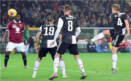  ?? (Ansa) ?? Decisivo
Matthijs De Ligt di destro segna il gol che ha deciso il derby di Torino